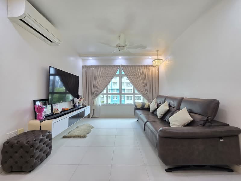 315C Yishun Greenwalk, 315C Yishun Avenue 9, 3 Bedrooms, 990 sqft, HDB Flat For Sale, by Adrian Chua, 500064772 - Living Room - PropertyGuru.com.sg