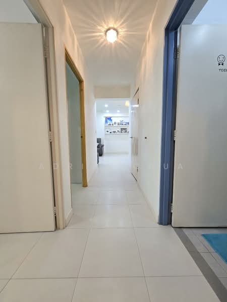 315C Yishun Greenwalk, 315C Yishun Avenue 9, 3 Bedrooms, 990 sqft, HDB Flat For Sale, by Adrian Chua, 500064772 - Corridor - PropertyGuru.com.sg