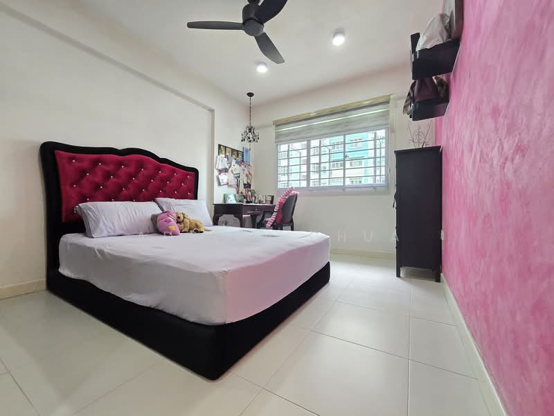 315C Yishun Greenwalk, 315C Yishun Avenue 9, 3 Bedrooms, 990 sqft, HDB Flat For Sale, by Adrian Chua, 500064772 - Master bedroom - PropertyGuru.com.sg