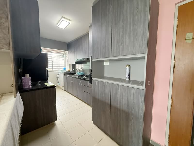 672D Edgefield Plains HDB Flat For Sale at S$ 629,999 | PropertyGuru Singapore - Kitchen