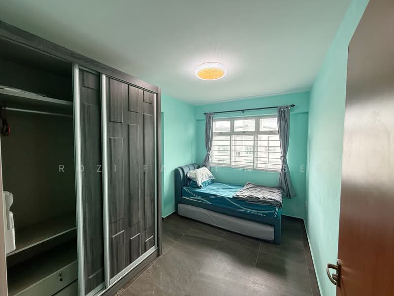672D Edgefield Plains HDB Flat For Sale at S$ 629,999 | PropertyGuru Singapore - Bedroom