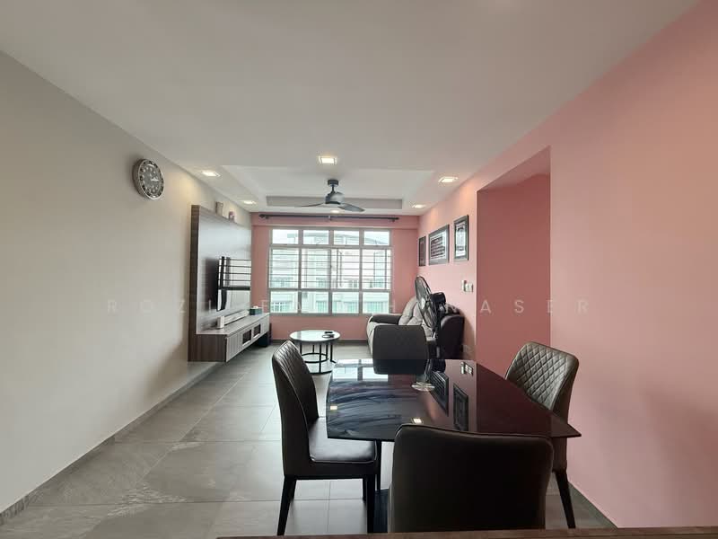 672D Edgefield Plains HDB Flat For Sale at S$ 629,999 | PropertyGuru Singapore - Living Room