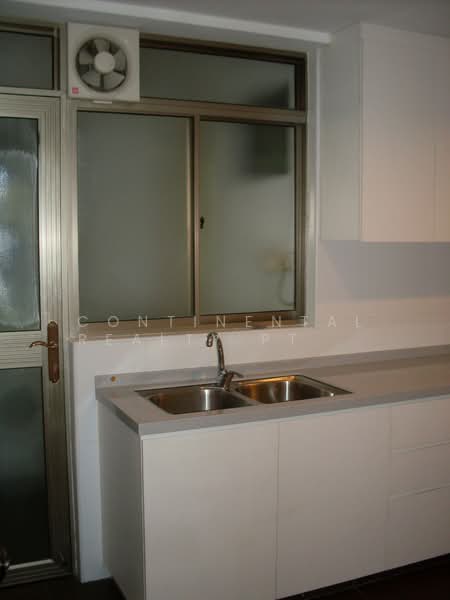 Central Green, 5 Jalan Membina, 3 Bedrooms, 1,432 sqft, Condominium For Rent, by DELIA, 500064812 - Kitchen - PropertyGuru.com.sg