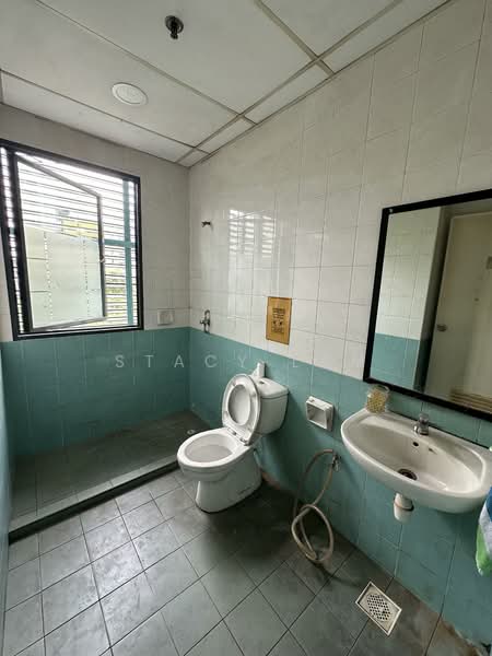 Toh Guan Centre, 21 Toh Guan Road East, 250 sqft, Factory / Workshop (B2) For Rent, by Stacy Lam, 500064816 - Bathroom - CommercialGuru.com.sg