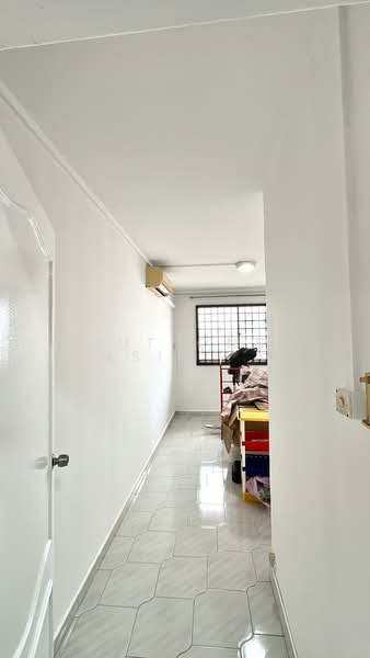 428 Pasir Ris Drive 6 HDB Flat For Sale at S$ 735,000 | PropertyGuru Singapore - Corridor