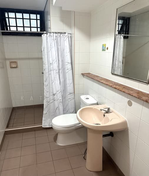 Fernwood Towers, 24 Fernwood Terrace, Room Rental, 150 sqft, Condominium For Rent, by Kathy Nguyen, 500064823 - Bathroom - PropertyGuru.com.sg