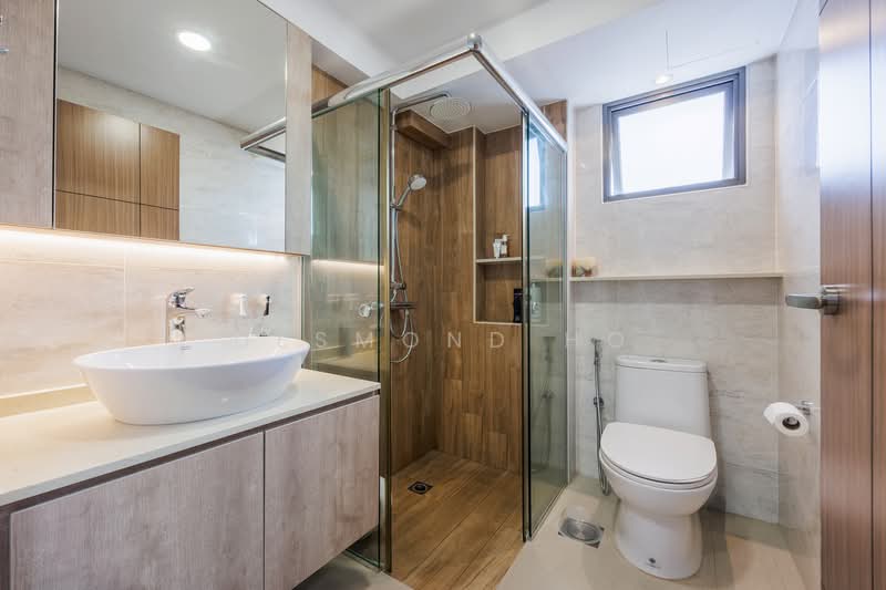 348D Yishun Avenue 11 HDB Flat For Sale at S$ 799,000 | PropertyGuru Singapore - Master Bathroom
