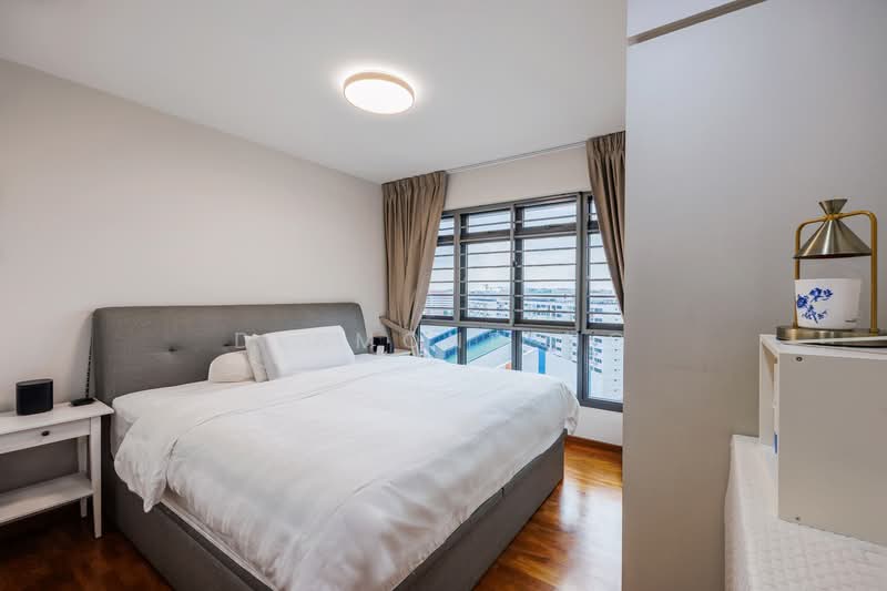 348D Yishun Avenue 11 HDB Flat For Sale at S$ 799,000 | PropertyGuru Singapore - Master Bedroom