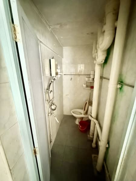35 Jalan Bahagia HDB Flat For Sale at S$ 320,000 | PropertyGuru Singapore - Bathroom