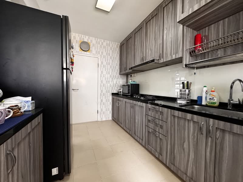 443A Bukit Batok West Avenue 8 HDB Flat For Sale at S$ 699,000 | PropertyGuru Singapore - Kitchen