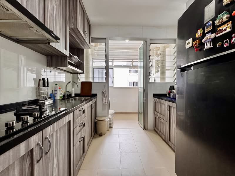 443A Bukit Batok West Avenue 8 HDB Flat For Sale at S$ 699,000 | PropertyGuru Singapore - Kitchen