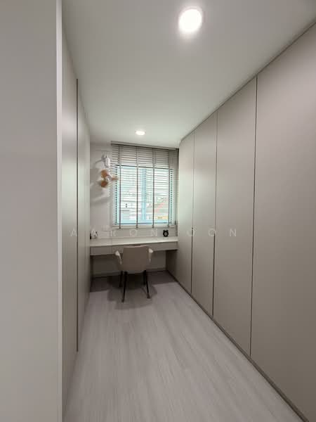 🏡 Renovated Semi Detached in Cul De Sac - Quiet Facing Semi-Detached House For Sale at S$ 5,000,000 | PropertyGuru Singapore - Study