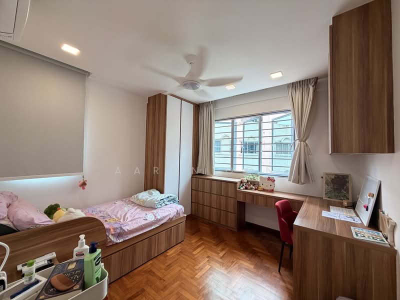 🏡 Renovated Semi Detached in Cul De Sac - Quiet Facing Semi-Detached House For Sale at S$ 5,000,000 | PropertyGuru Singapore - Bedroom