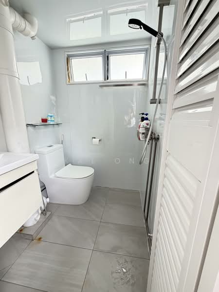 57 Telok Blangah Heights HDB Flat For Sale at S$ 638,000 | PropertyGuru Singapore - Bathroom