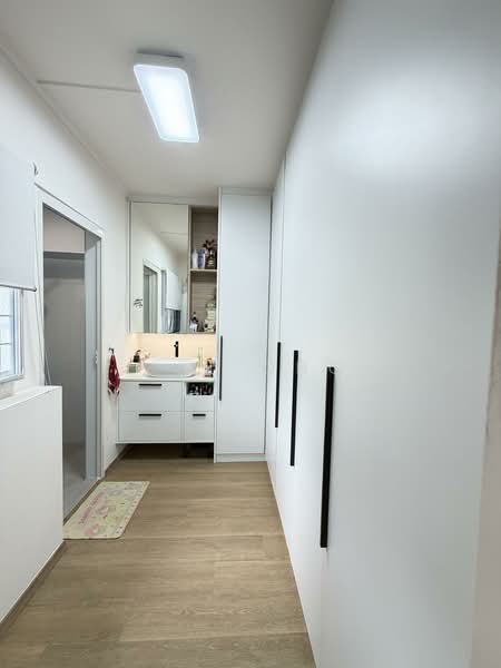 57 Telok Blangah Heights HDB Flat For Sale at S$ 638,000 | PropertyGuru Singapore - Bathroom