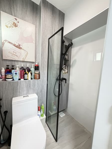 57 Telok Blangah Heights HDB Flat For Sale at S$ 638,000 | PropertyGuru Singapore - Bathroom