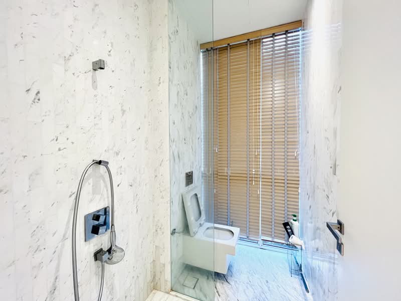 Eng Kong Terrace, , 5 Bedrooms, 1,985 sqft, Shophouse For Rent, by Lee Hui Jun (Joy), 500064857 - Bathroom - PropertyGuru.com.sg