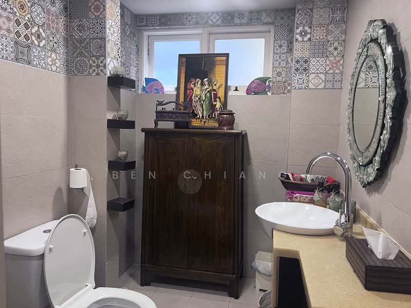 Serangoon Garden Estate, Burghley Drive, 5 Bedrooms, 5,500 sqft, Semi-Detached House For Rent, by Ben Chiang, 500064869 - Bathroom - PropertyGuru.com.sg