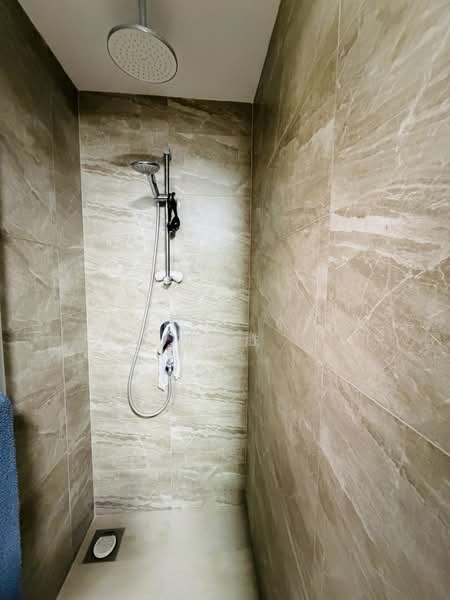 Riverfront Residences Condominium For Sale at S$ 1,580,000 | PropertyGuru Singapore - Bathroom