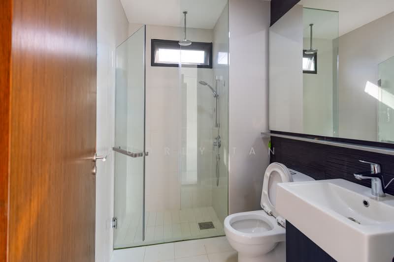VA Residences Condominium For Sale at S$ 868,888 | PropertyGuru Singapore - Bathroom