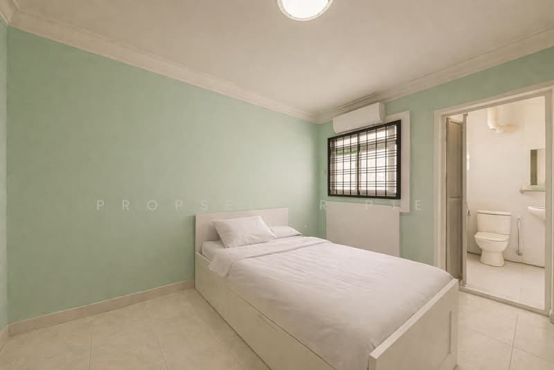 832 Woodlands Street 83 HDB Flat For Sale at S$ 810,000 | PropertyGuru Singapore - Bedroom