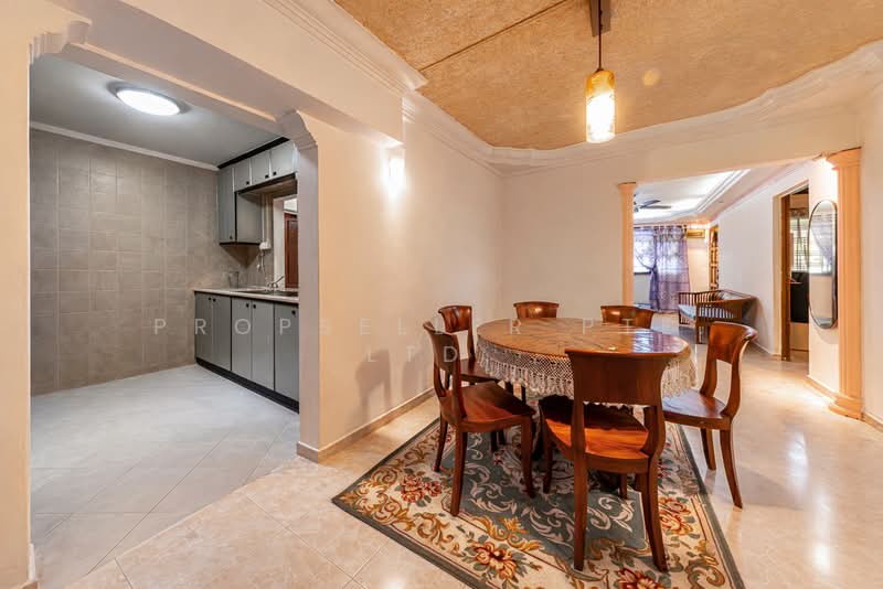 832 Woodlands Street 83 HDB Flat For Sale at S$ 810,000 | PropertyGuru Singapore - Kitchen