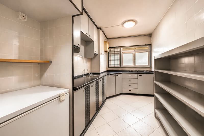 832 Woodlands Street 83 HDB Flat For Sale at S$ 810,000 | PropertyGuru Singapore - Kitchen