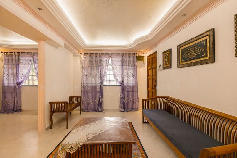 832 Woodlands Street 83 HDB Flat For Sale at S$ 810,000 | PropertyGuru Singapore - Living Room