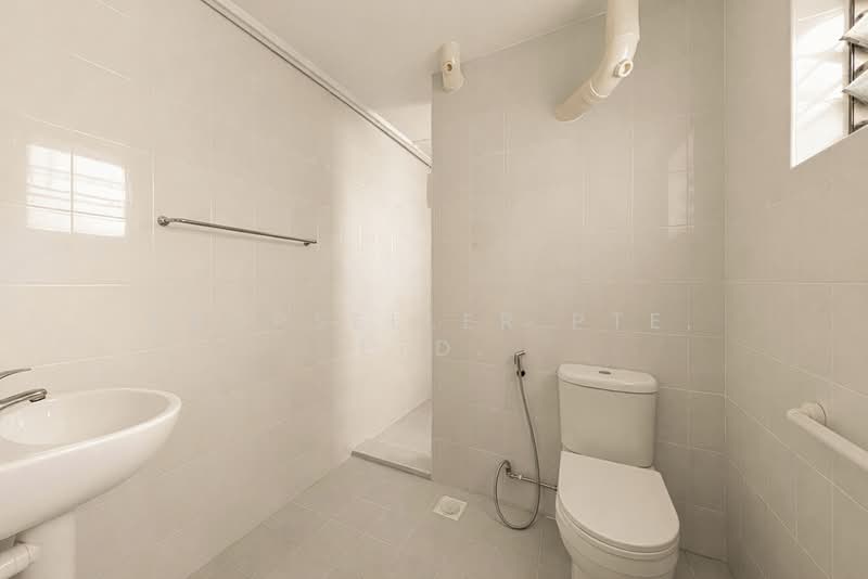 832 Woodlands Street 83 HDB Flat For Sale at S$ 810,000 | PropertyGuru Singapore - Bathroom