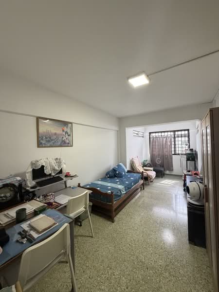 7 Lorong Lew Lian HDB Flat For Sale at S$ 720,000 | PropertyGuru Singapore - Bedroom