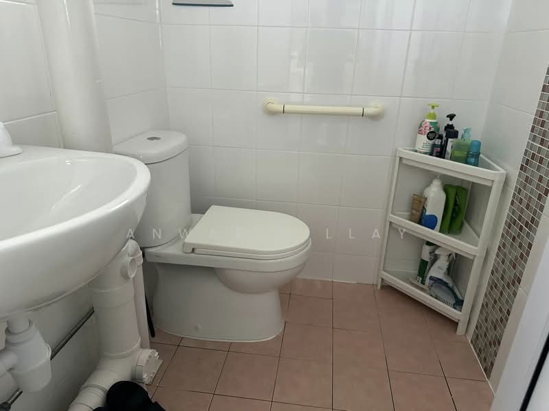 537 Bedok North Street 3 HDB Flat For Sale at S$ 465,000 | PropertyGuru Singapore - Bathroom