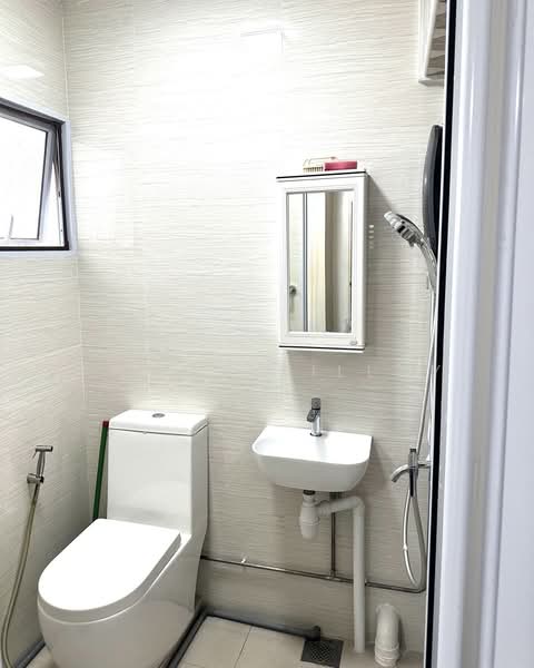 537 Bedok North Street 3, 537 Bedok North Street 3, 2 Bedrooms, 732 sqft, HDB Flat For Sale, by Anwar Pillay, 500064914 - Bathroom - PropertyGuru.com.sg