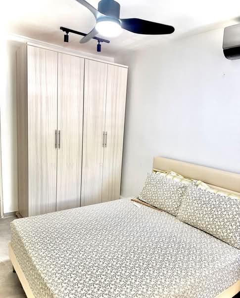 537 Bedok North Street 3, 537 Bedok North Street 3, 2 Bedrooms, 732 sqft, HDB Flat For Sale, by Anwar Pillay, 500064914 - Bedroom - PropertyGuru.com.sg