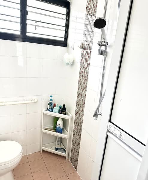 537 Bedok North Street 3, 537 Bedok North Street 3, 2 Bedrooms, 732 sqft, HDB Flat For Sale, by Anwar Pillay, 500064914 - Bathroom - PropertyGuru.com.sg