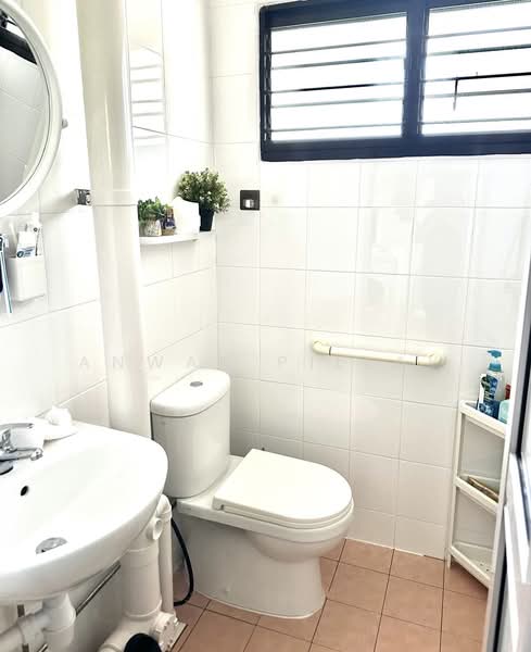 537 Bedok North Street 3, 537 Bedok North Street 3, 2 Bedrooms, 732 sqft, HDB Flat For Sale, by Anwar Pillay, 500064914 - Bathroom - PropertyGuru.com.sg