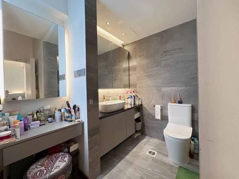The Bayshore Condominium For Sale at S$ 1,380,000 | PropertyGuru Singapore - Bathroom