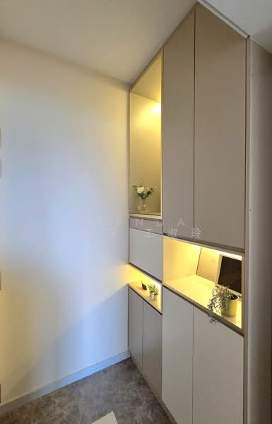 Margaret Ville Apartment For Sale at S$ 1,960,000 | PropertyGuru Singapore - Entrance Foyer