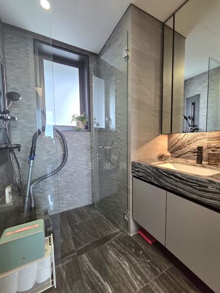 Margaret Ville Apartment For Sale at S$ 1,960,000 | PropertyGuru Singapore - Common Bathroom