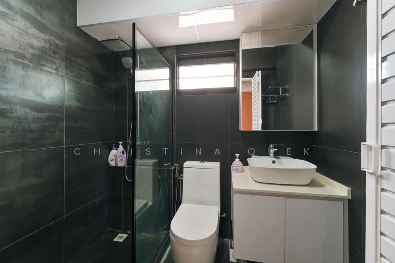 278C Compassvale Bow HDB Flat For Sale at S$ 850,000 | PropertyGuru Singapore - Bathroom
