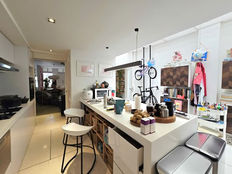 East/ Joo Chiat/ Tembeling 2+1, , 2 Bedrooms, 2,100 sqft, Conservation House For Rent, by Susan Prior, 500064963 - Kitchen - PropertyGuru.com.sg