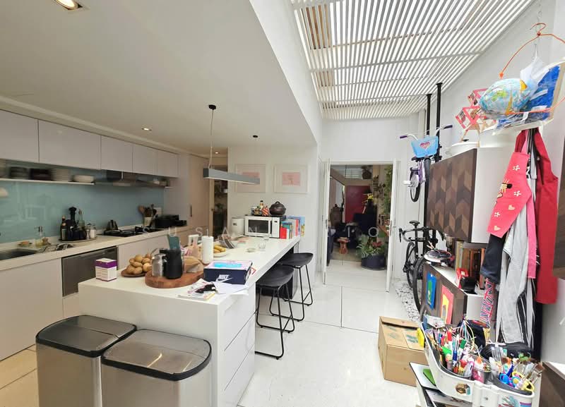 East/ Joo Chiat/ Tembeling 2+1, , 2 Bedrooms, 2,100 sqft, Conservation House For Rent, by Susan Prior, 500064963 - Kitchen - PropertyGuru.com.sg