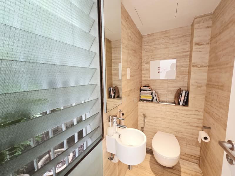 East/ Joo Chiat/ Tembeling 2+1, , 2 Bedrooms, 2,100 sqft, Conservation House For Rent, by Susan Prior, 500064963 - Bathroom - PropertyGuru.com.sg