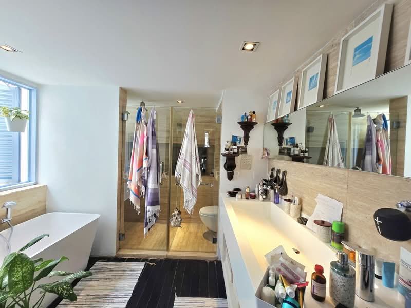 East/ Joo Chiat/ Tembeling 2+1, , 2 Bedrooms, 2,100 sqft, Conservation House For Rent, by Susan Prior, 500064963 - Bathroom - PropertyGuru.com.sg