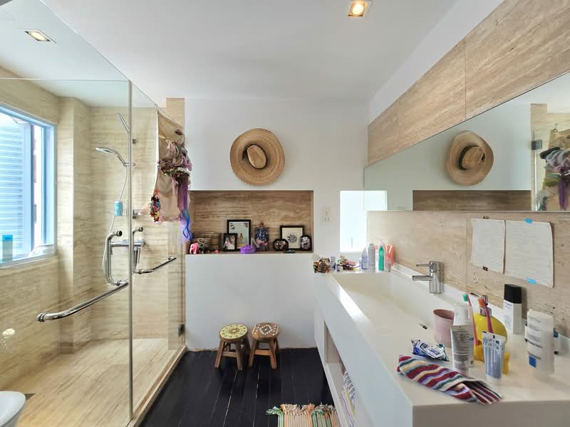 East/ Joo Chiat/ Tembeling 2+1, , 2 Bedrooms, 2,100 sqft, Conservation House For Rent, by Susan Prior, 500064963 - Bathroom - PropertyGuru.com.sg