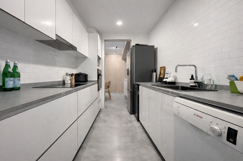 Spacious City Fringe Living Condominium For Sale at S$ 1,888,888 | PropertyGuru Singapore - Kitchen