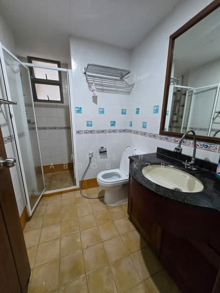 The Florida, 70 Hougang Avenue 7, 3 Bedrooms, 1,313 sqft, Condominium For Rent, by Nasser Aboobakar, 500064978 - Bathroom - PropertyGuru.com.sg