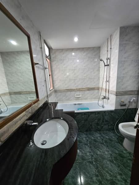 The Florida, 70 Hougang Avenue 7, 3 Bedrooms, 1,313 sqft, Condominium For Rent, by Nasser Aboobakar, 500064978 - Bathroom - PropertyGuru.com.sg