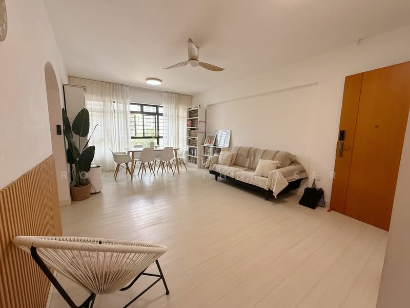 869A Tampines Avenue 8 HDB Flat For Sale at S$ 699,000 | PropertyGuru Singapore - Living Room