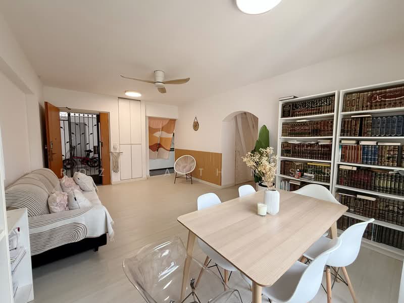 869A Tampines Avenue 8 HDB Flat For Sale at S$ 699,000 | PropertyGuru Singapore - Living Room