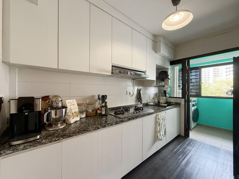869A Tampines Avenue 8 HDB Flat For Sale at S$ 699,000 | PropertyGuru Singapore - Kitchen